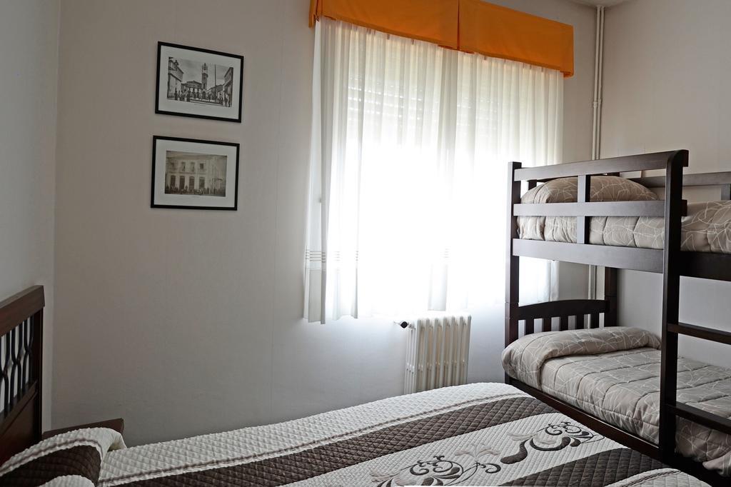 Hostal La Viuda Pobra De Trives Esterno foto